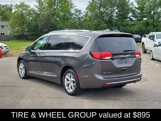 Used 2017 Chrysler Pacifica Touring-L Plus w/ Tire & Wheel Group FWD image 3