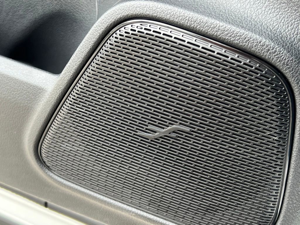 Used 2022 Mercedes-Benz EQB 300 4MATIC image 32