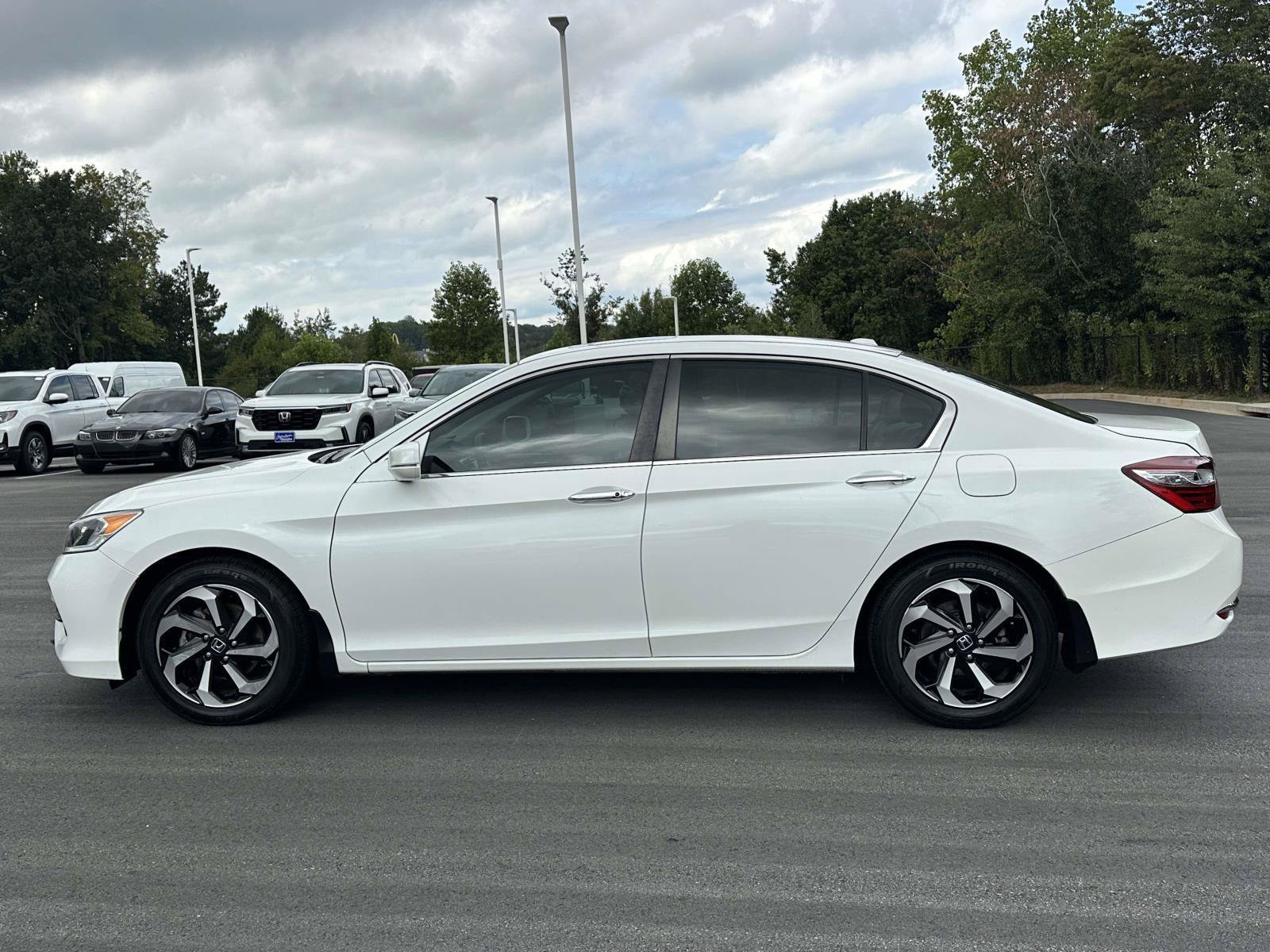 Used 2017 Honda Accord EX image 23