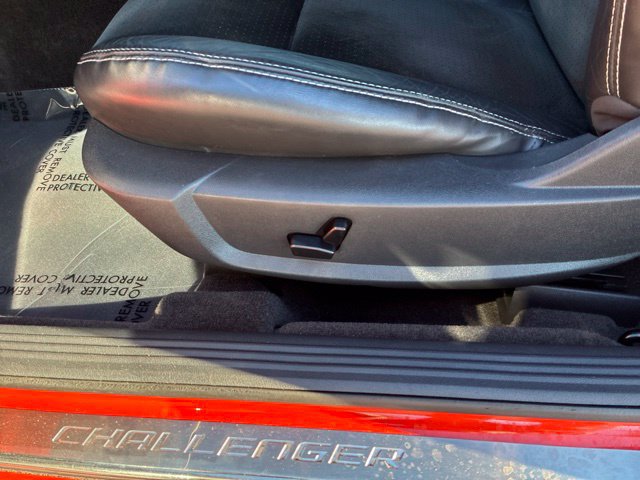 Used 2010 Dodge Challenger SRT8 RWD image 6