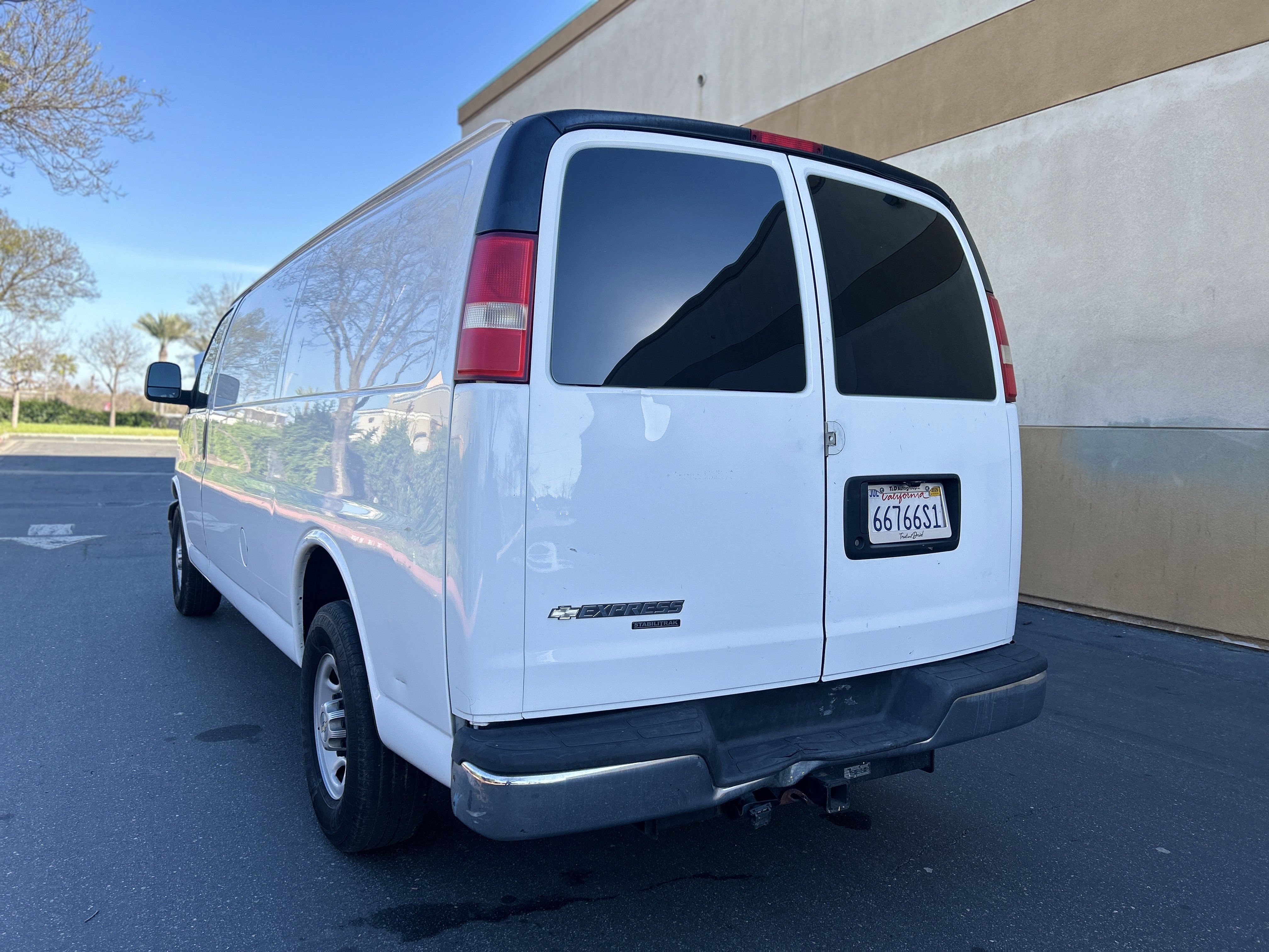Used 2014 Chevrolet Express 2500 Extended image 4