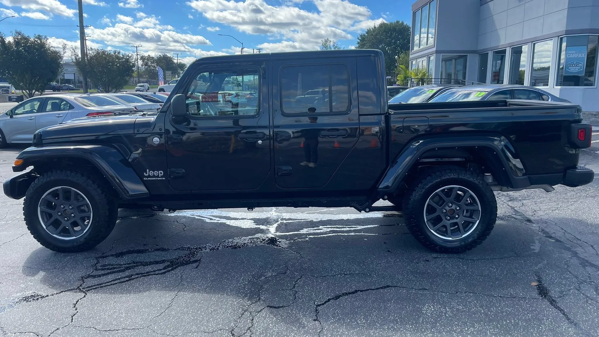 Used 2023 Jeep Gladiator Overland AWD/4WD image 8