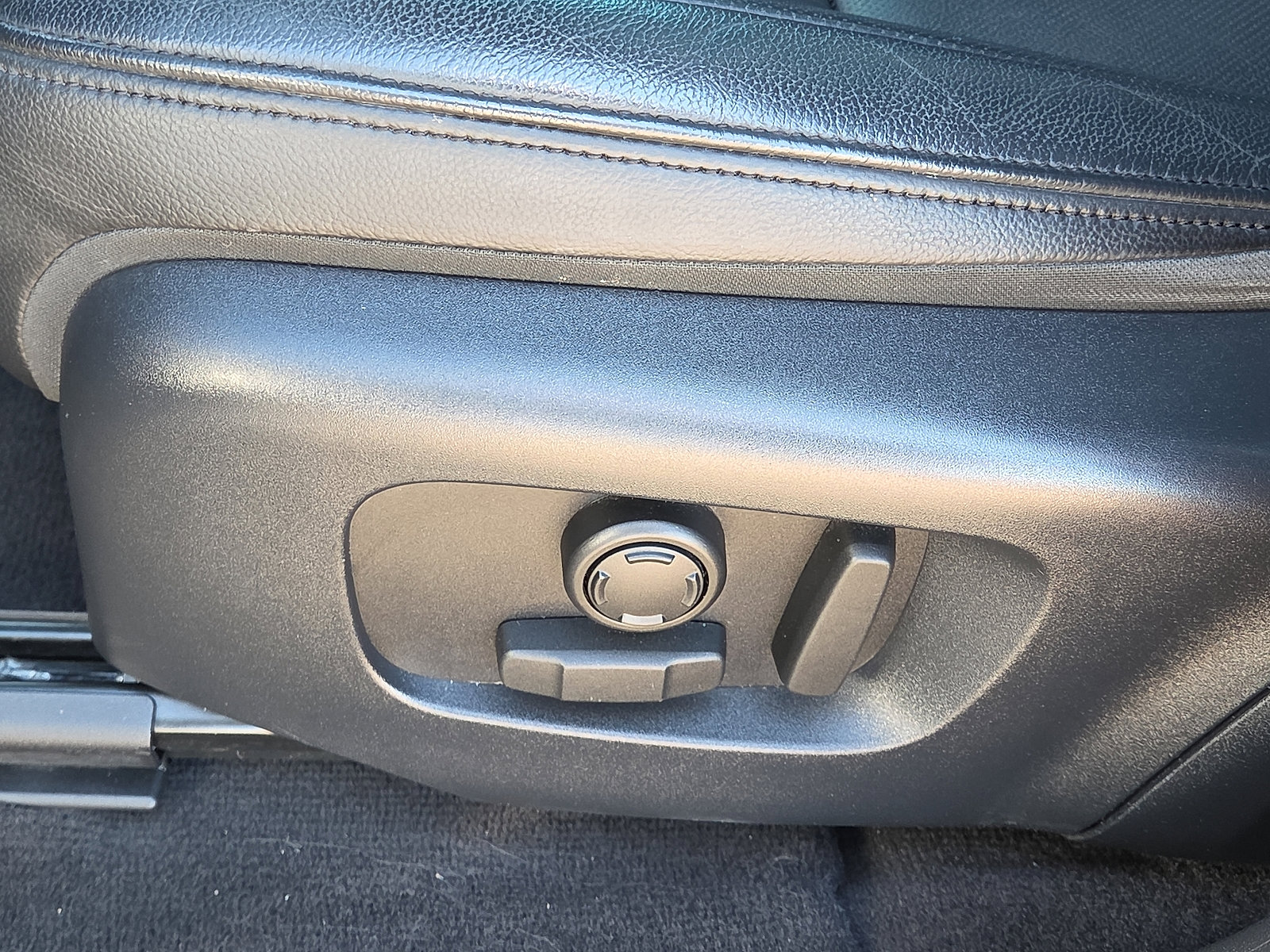 Used 2023 Land Rover Range Rover Evoque SE image 12