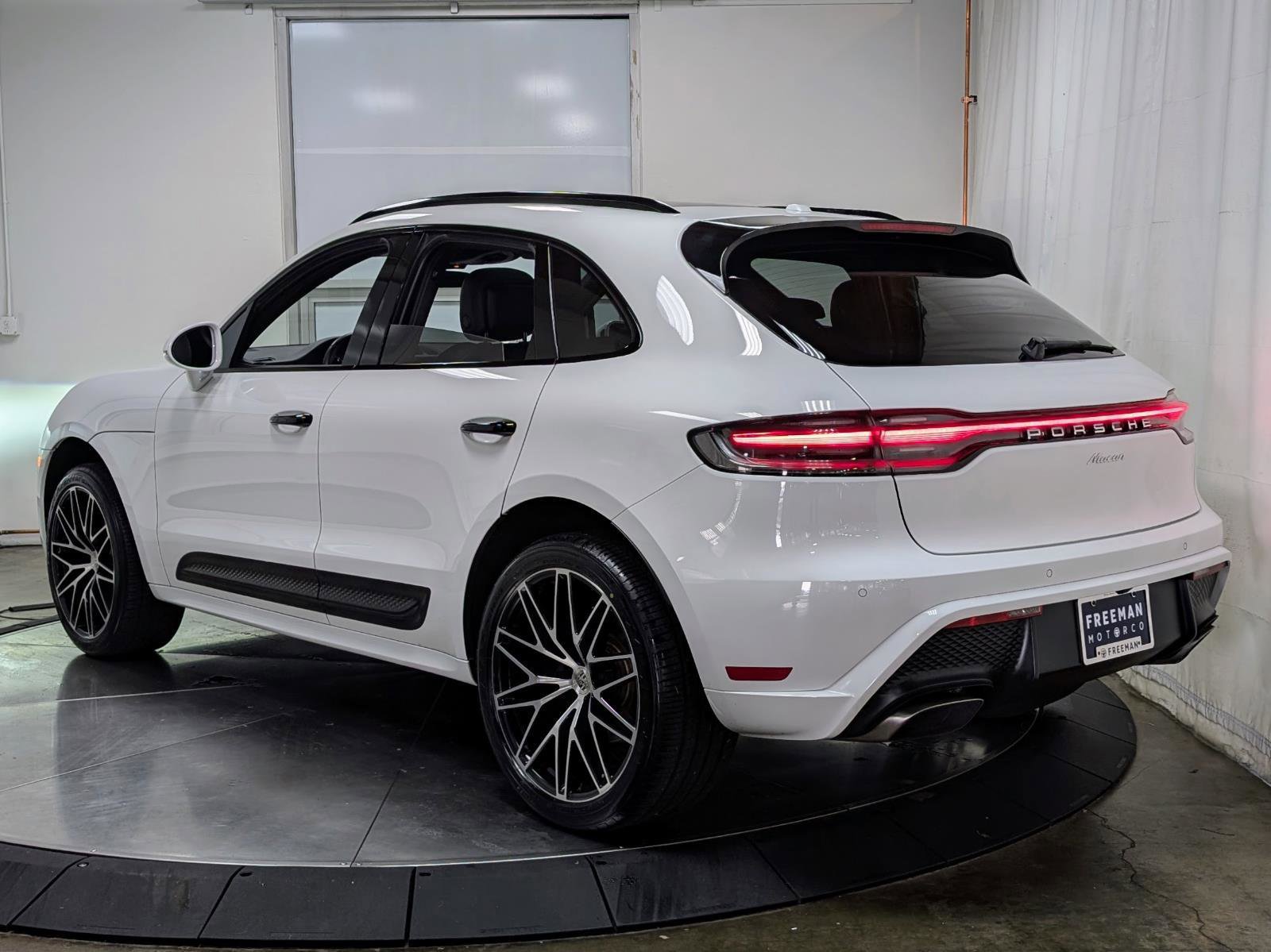 Used 2023 Porsche Macan image 7