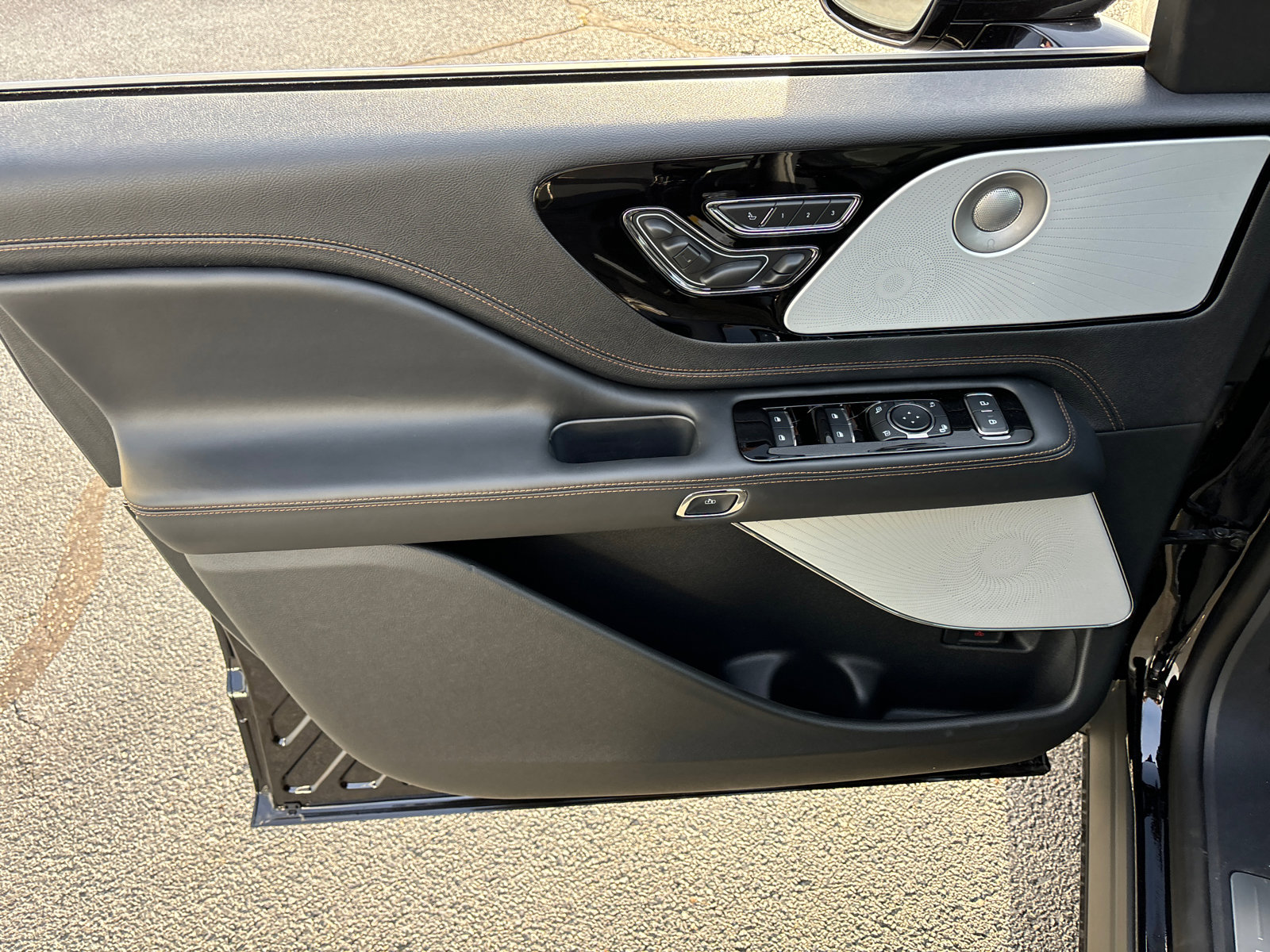 New 2025 Lincoln Aviator Black Label image 11