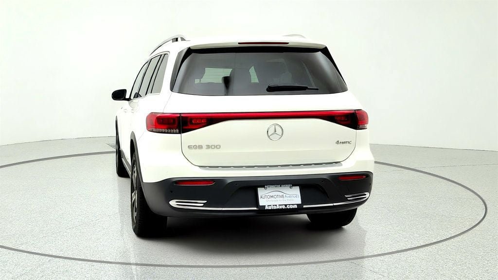 Used 2022 Mercedes-Benz EQB 300 4MATIC w/ Pinnacle Package image 6