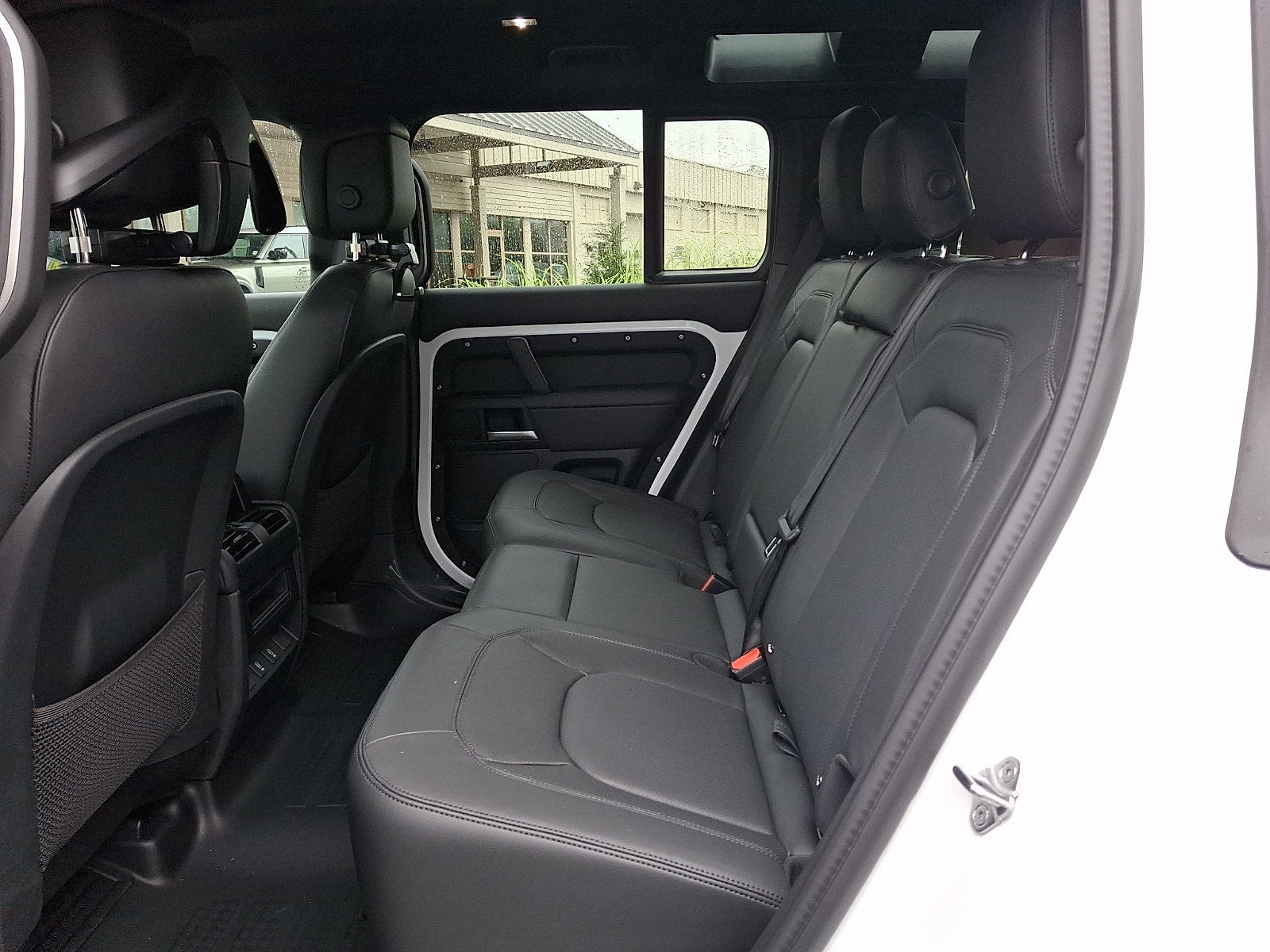 New 2026 Land Rover Defender 110 X-Dynamic SE AWD/4WD image 7