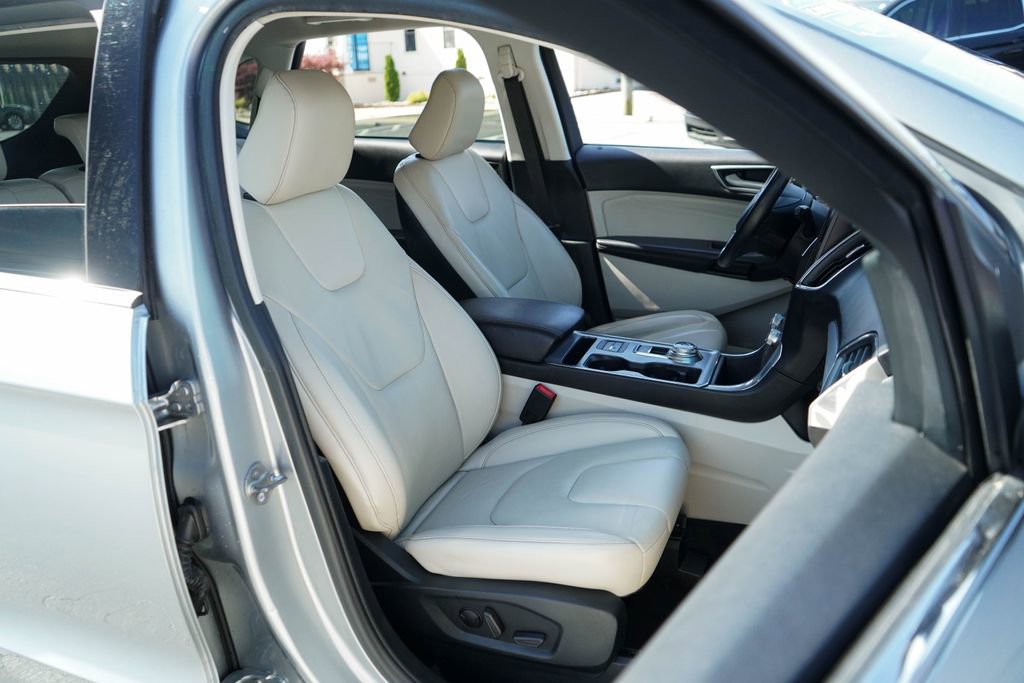 Used 2021 Ford Edge Titanium FWD image 31