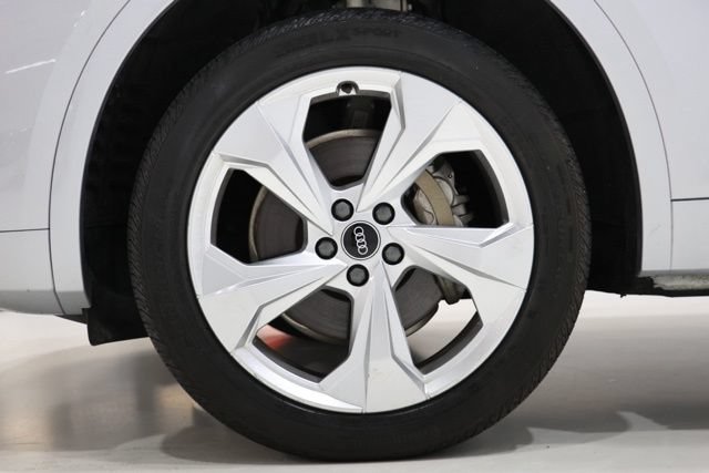 Used 2022 Audi Q5 2.0T Premium Plus w/ Premium Plus Package AWD/4WD image 11
