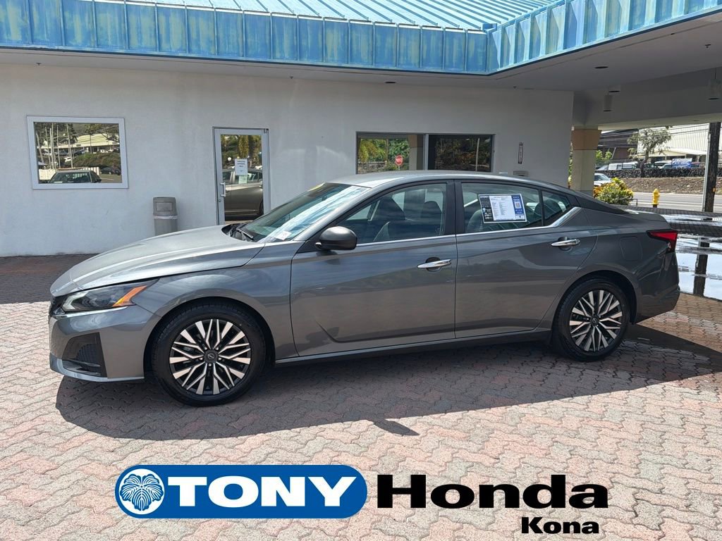 Used 2024 Nissan Altima 2.5 SV image 1