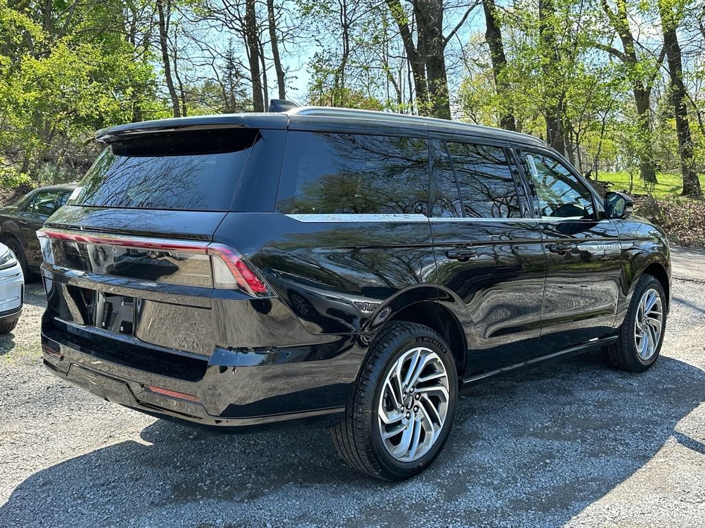 New 2026 Lincoln Navigator Reserve AWD/4WD image 32