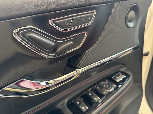 Used 2025 Lincoln Corsair Reserve w/ Equipment Group 202A image 15