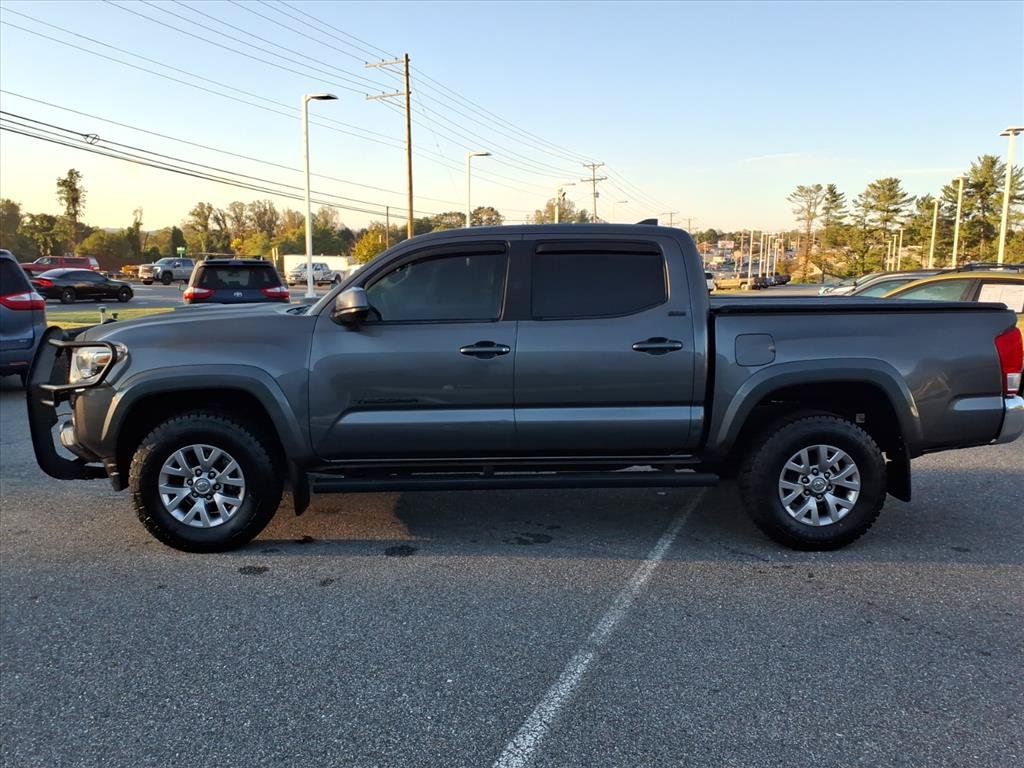 Used 2017 Toyota Tacoma SR5 w/ Tow Package AWD/4WD image 13