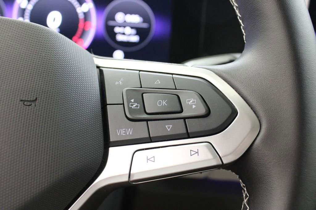 Certified 2025 Volkswagen Tiguan SE image 26