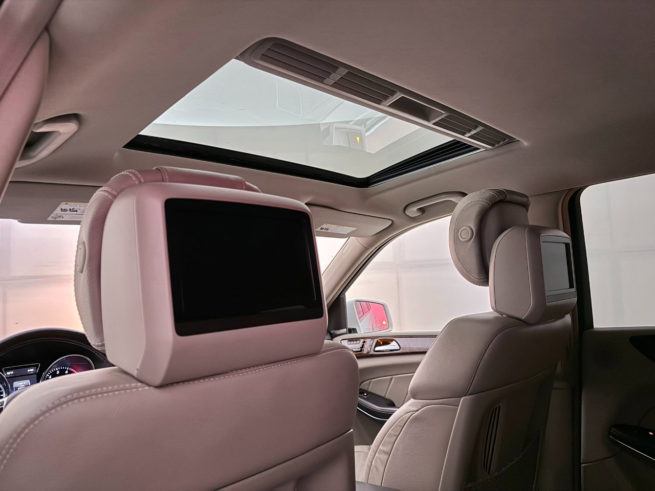 Used 2014 Mercedes-Benz GL 550 4MATIC image 23