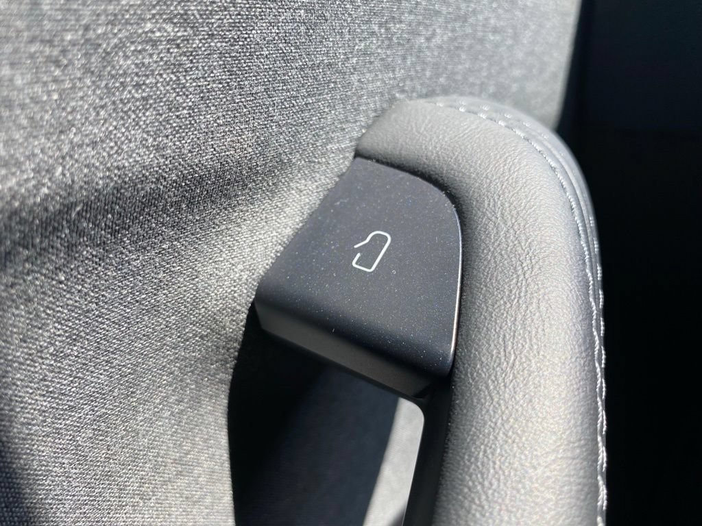 Used 2026 Tesla Model Y 2WD image 17