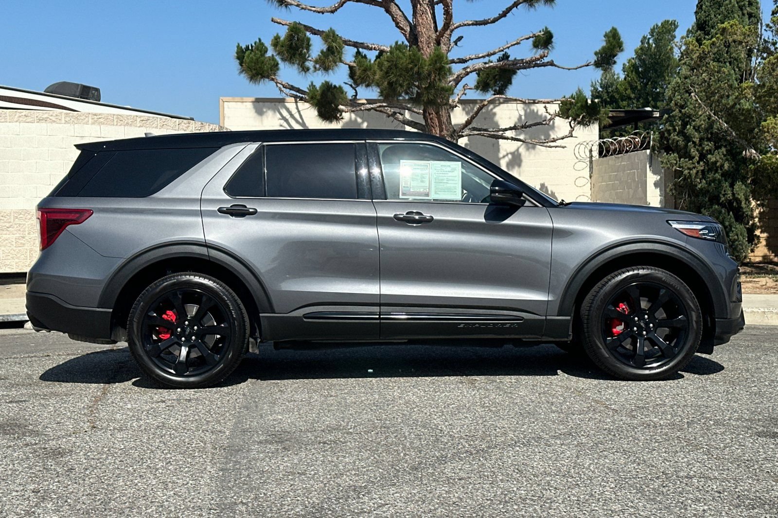 Used 2022 Ford Explorer ST w/ Equipment Group 401A AWD/4WD image 3