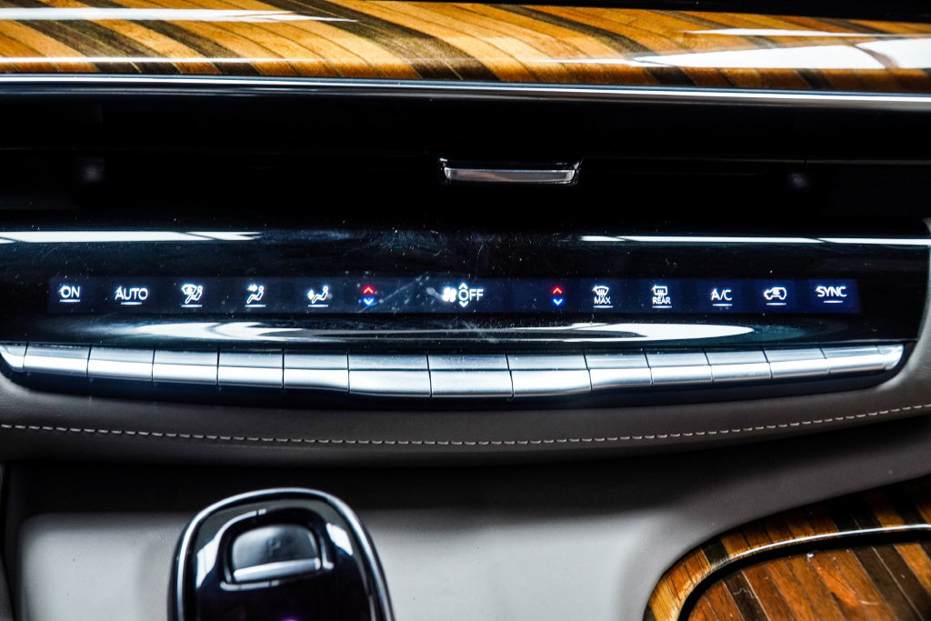 Used 2024 Cadillac Escalade Premium Luxury Platinum RWD image 30