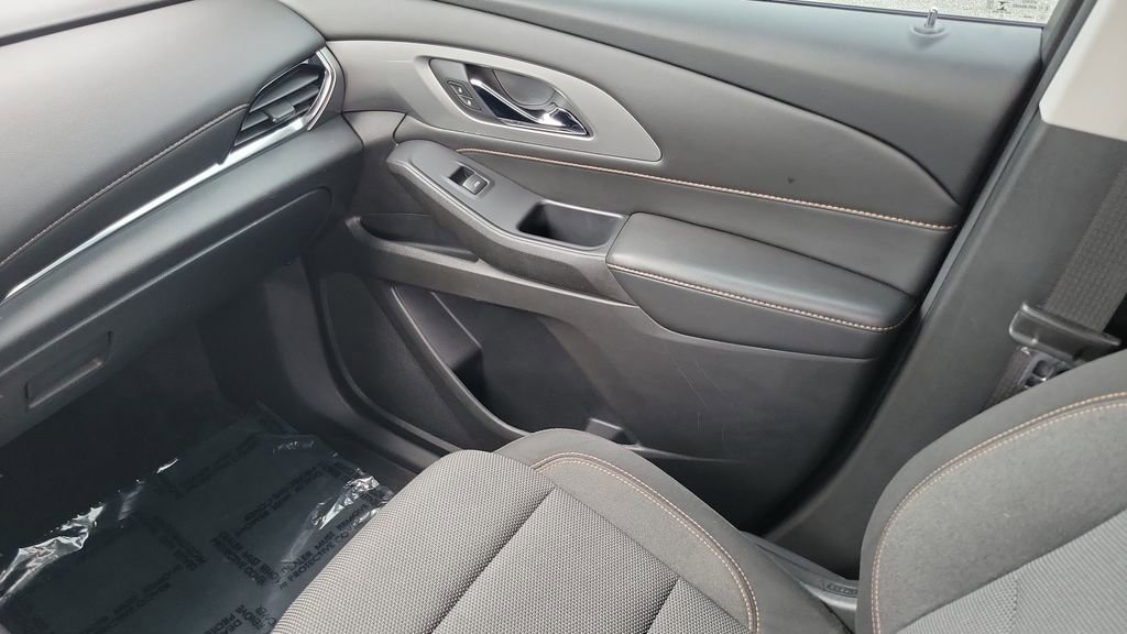Used 2021 Chevrolet Traverse LT FWD image 15