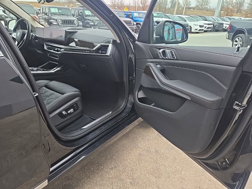 Used 2024 BMW X7 xDrive40i w/ Climate Comfort Package image 72