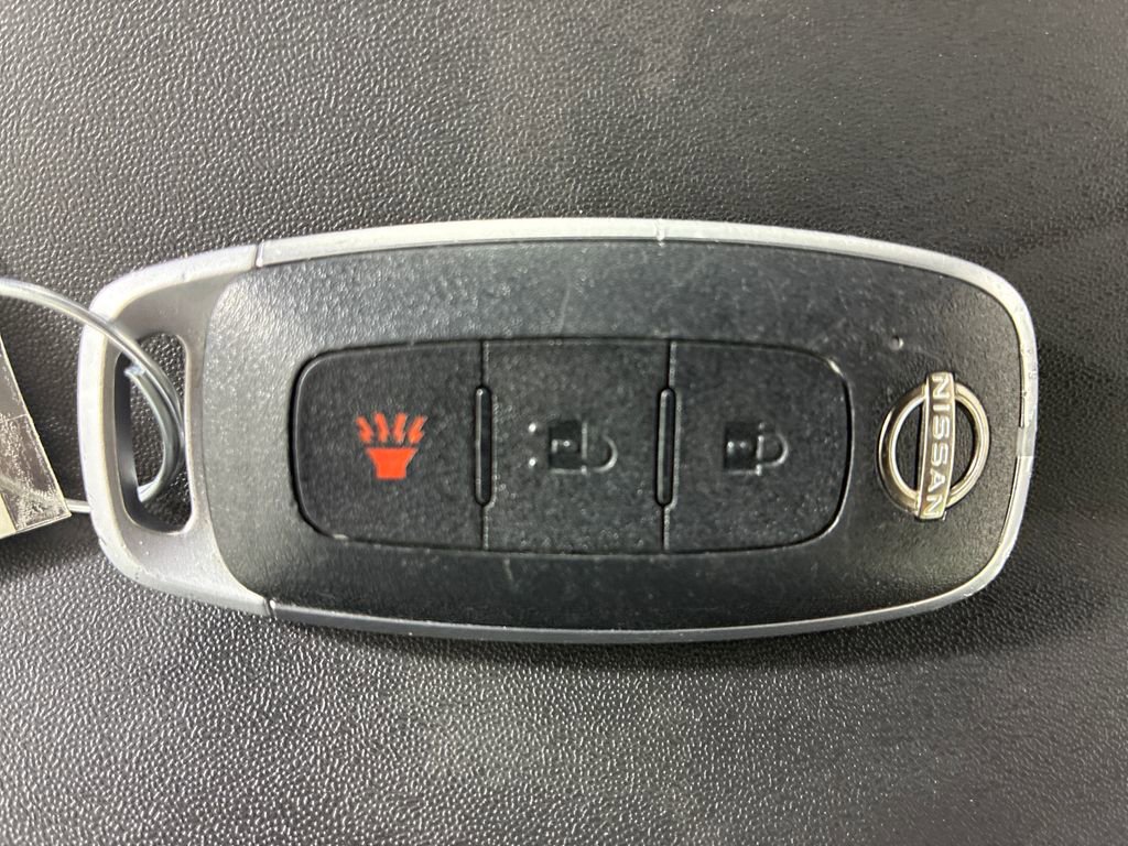 Used 2023 Nissan Rogue S AWD/4WD image 31