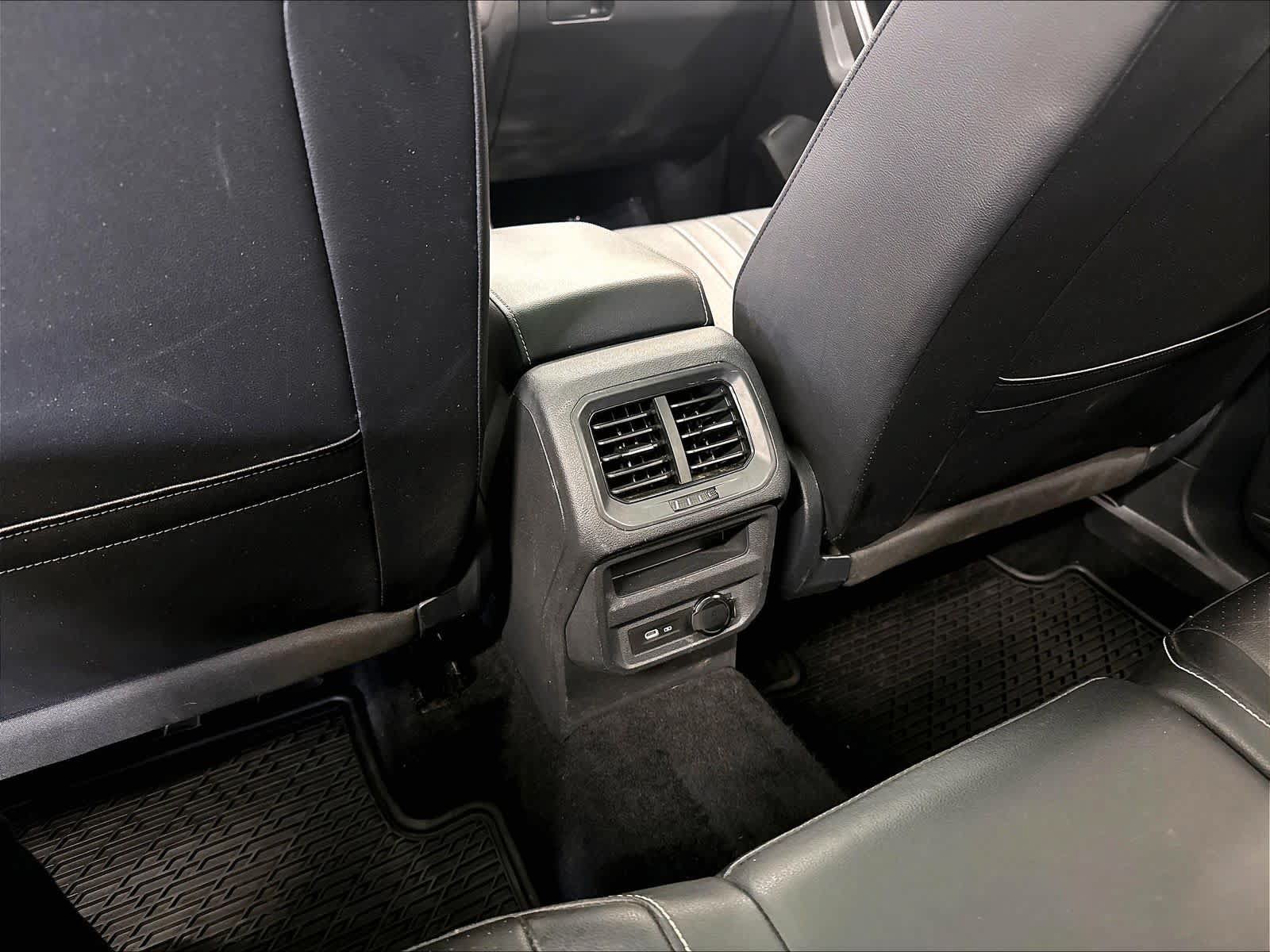 Used 2024 Volkswagen Tiguan SE R-Line FWD image 13