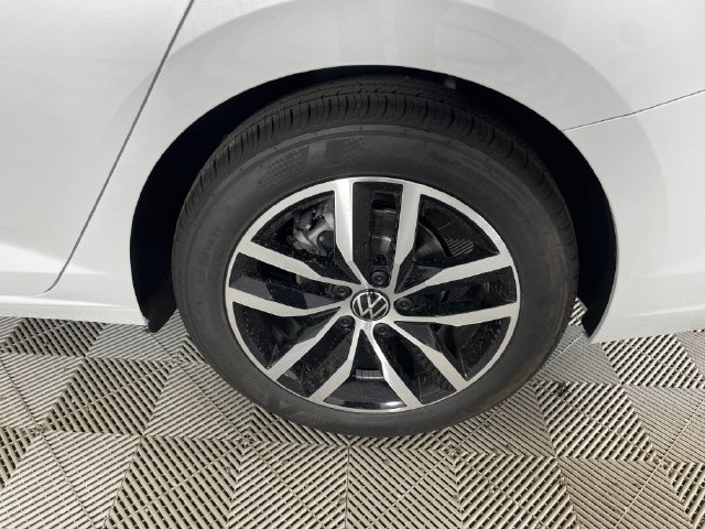 New 2027 Volkswagen Jetta SE FWD image 18