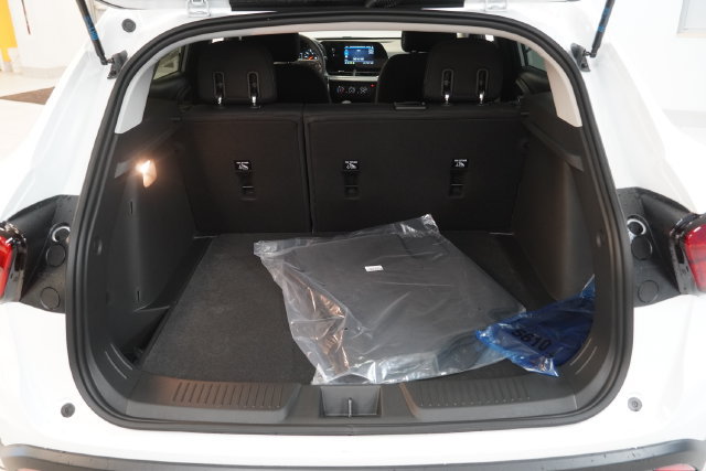 New 2026 Chevrolet Trax LS w/ LS Convenience Package FWD image 11