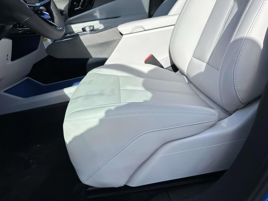 New 2025 Cadillac Optiq Luxury 1 image 16
