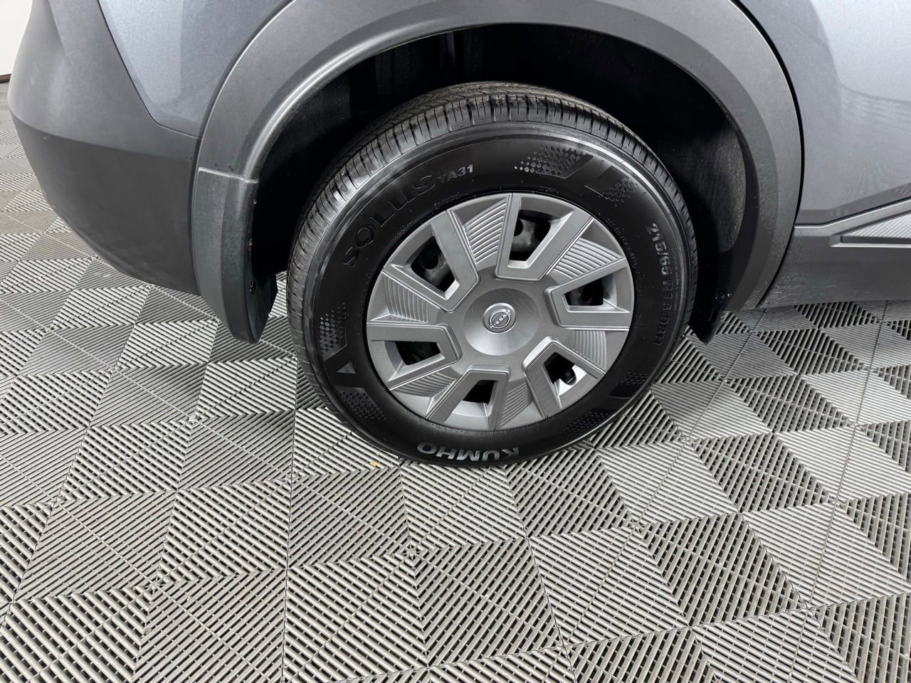 Used 2025 Nissan Kicks S image 32