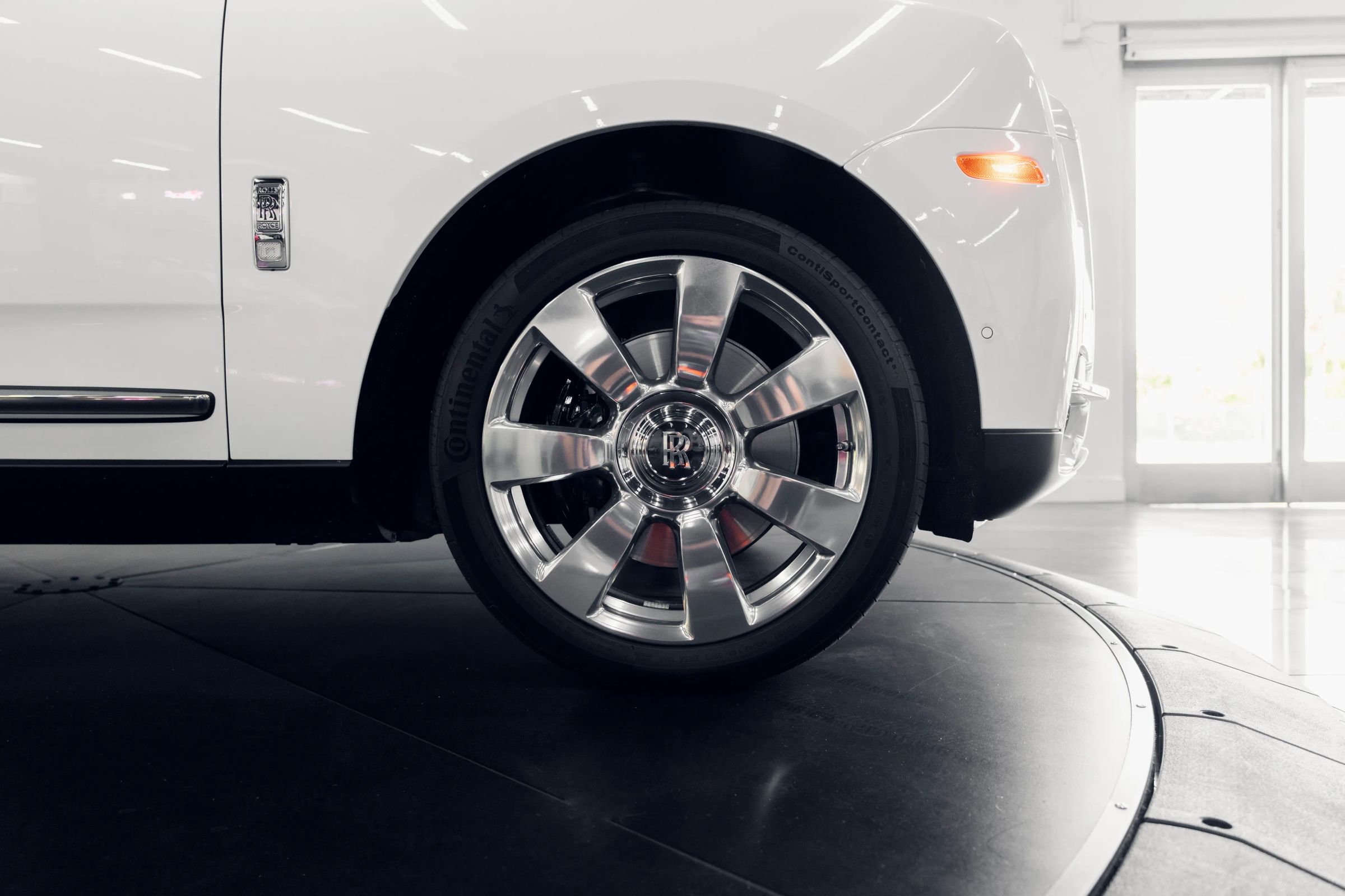 Used 2021 Rolls-Royce Cullinan AWD/4WD image 16