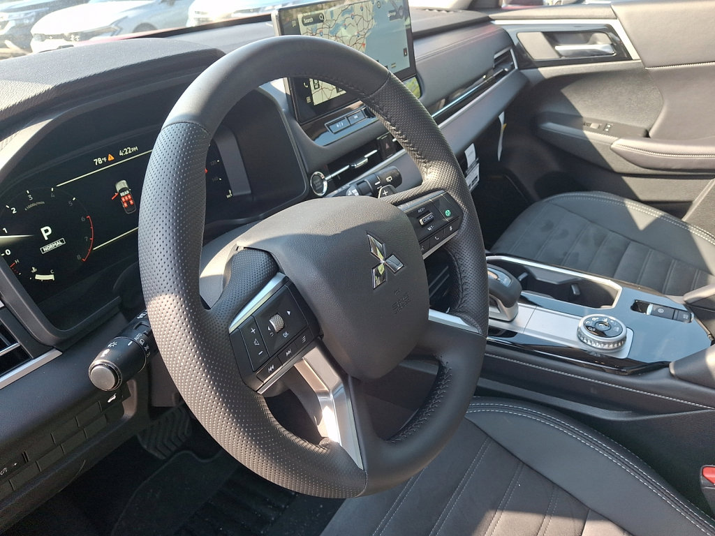 Used 2025 Mitsubishi Outlander SE AWD/4WD image 25