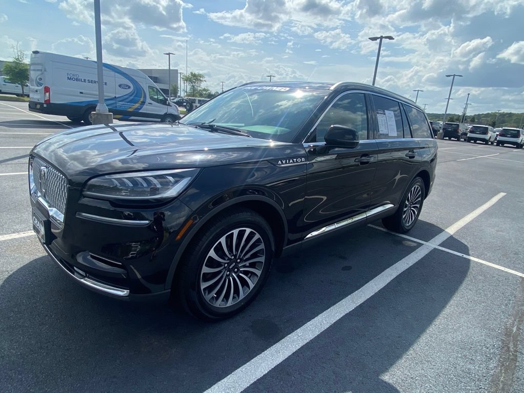 Used 2023 Lincoln Aviator AWD w/ Premium Package image 3