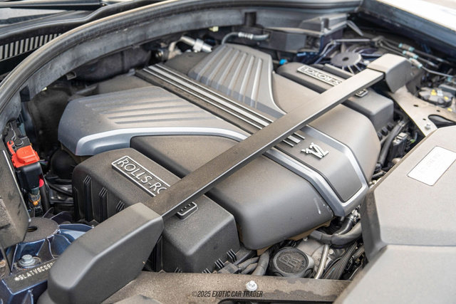 Used 2023 Rolls-Royce Cullinan Black Badge w/ Leather Finishing Pack image 17