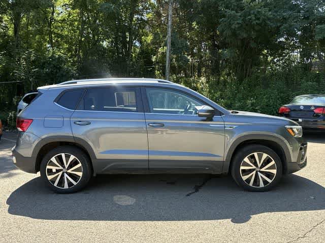 Used 2022 Volkswagen Taos SE AWD/4WD image 3