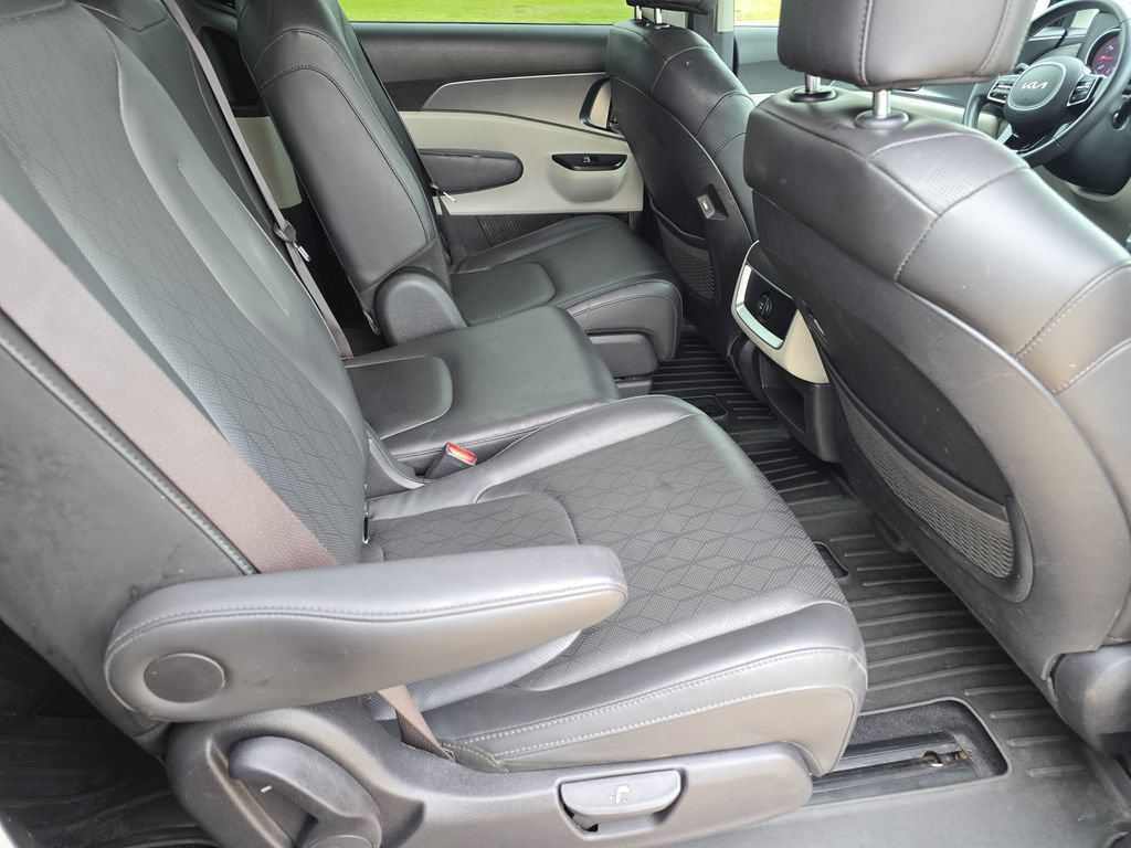 Used 2024 Kia Carnival LX FWD image 11