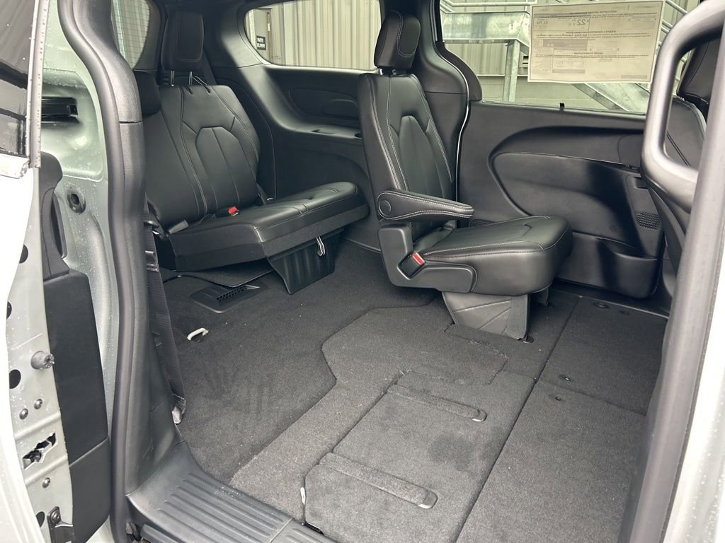 New 2026 Chrysler Voyager LX image 40