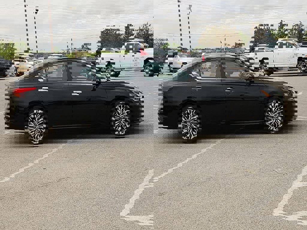 Used 2023 Nissan Altima 2.5 SL image 5