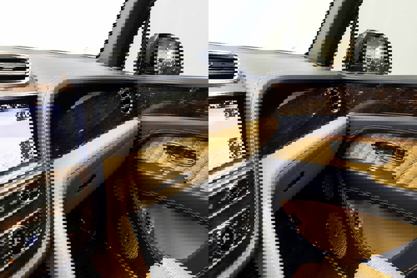 Used 2021 Bentley Bentayga image 41