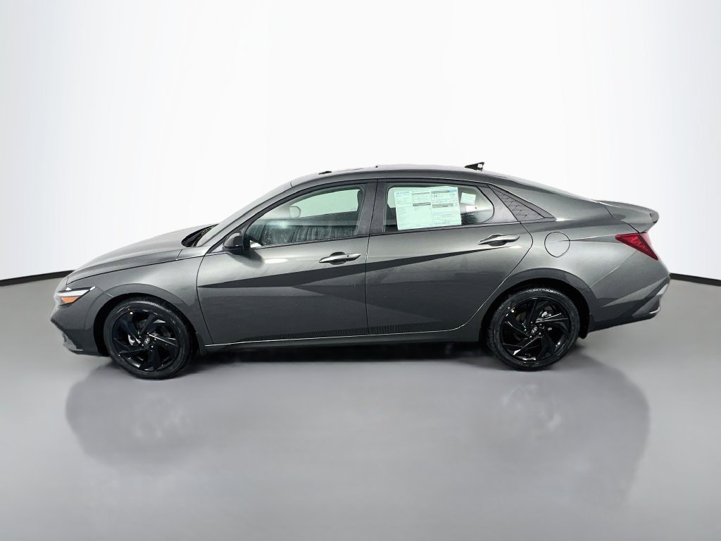 New 2026 Hyundai Elantra SEL Sport FWD image 4