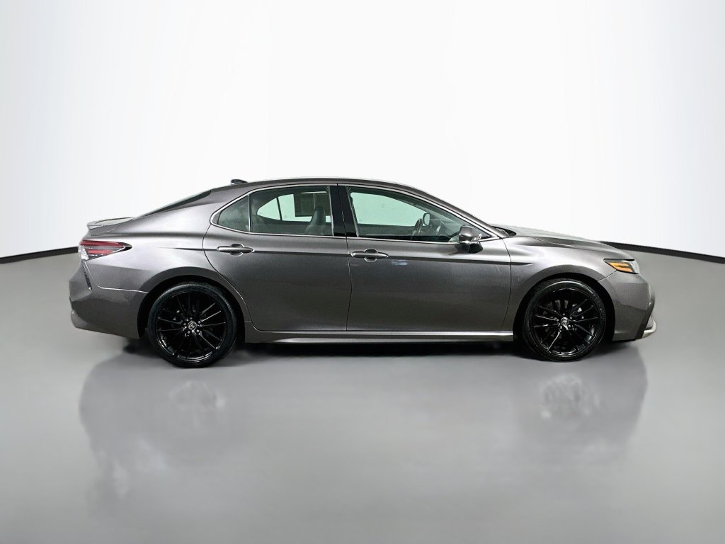 Used 2022 Toyota Camry XSE FWD image 7
