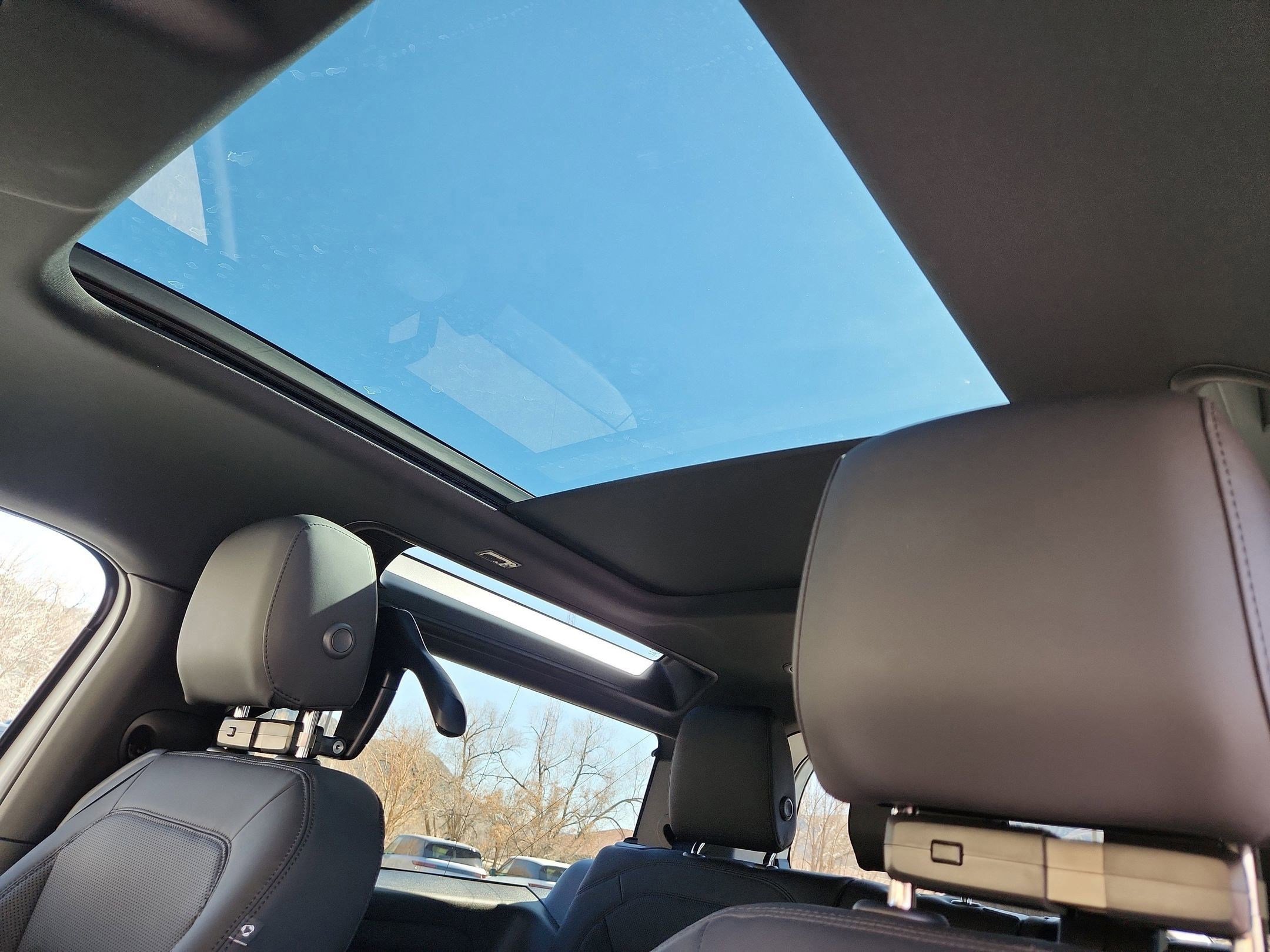 Used 2025 Land Rover Defender 90 X-Dynamic SE image 12