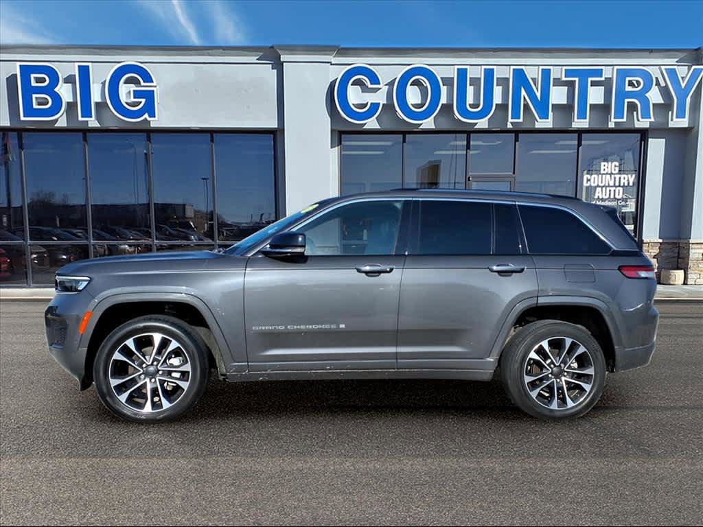 Used 2022 Jeep Grand Cherokee Overland w/ Luxury Tech Group IV AWD/4WD image 2