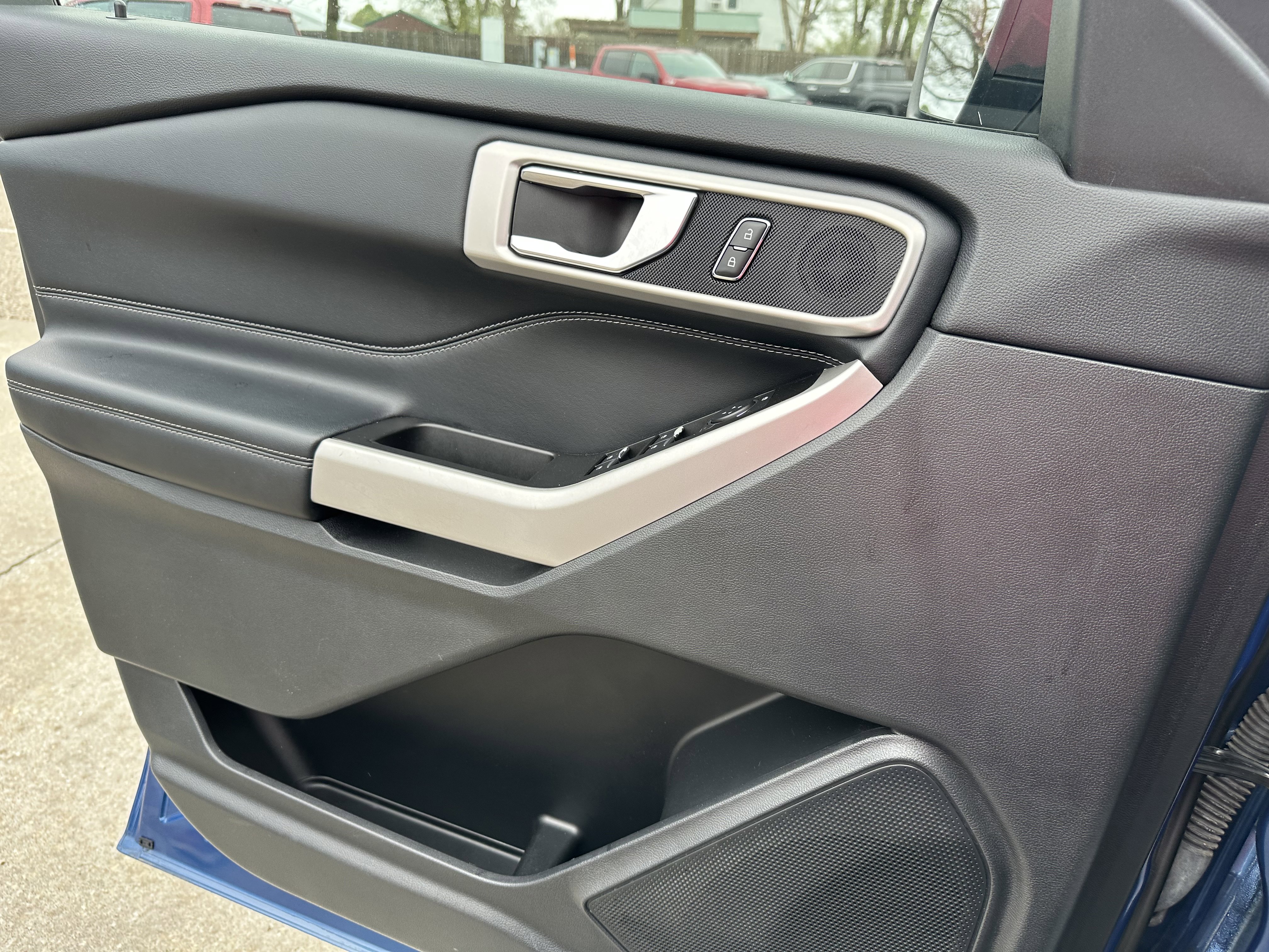 Used 2020 Ford Explorer XLT w/ Equipment Group 202A image 17