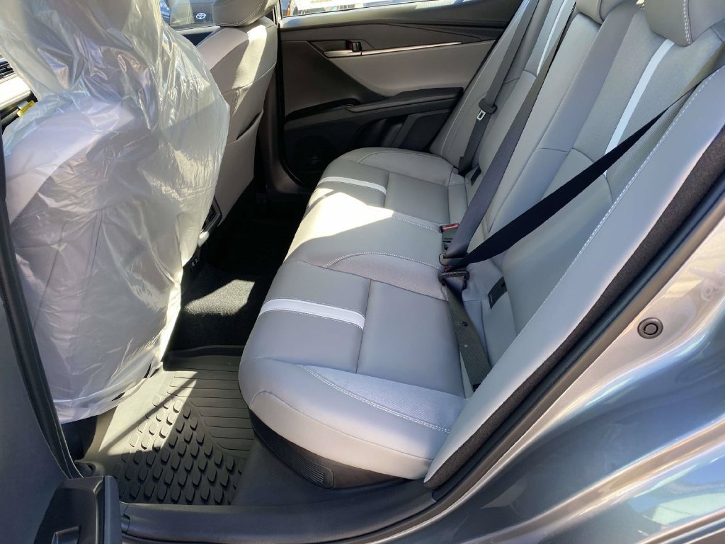 New 2026 Toyota Camry Hybrid FWD image 10