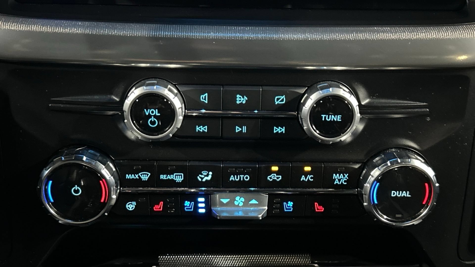 Used 2024 Ford F150 Lariat w/ Equipment Group 502A High AWD/4WD image 92