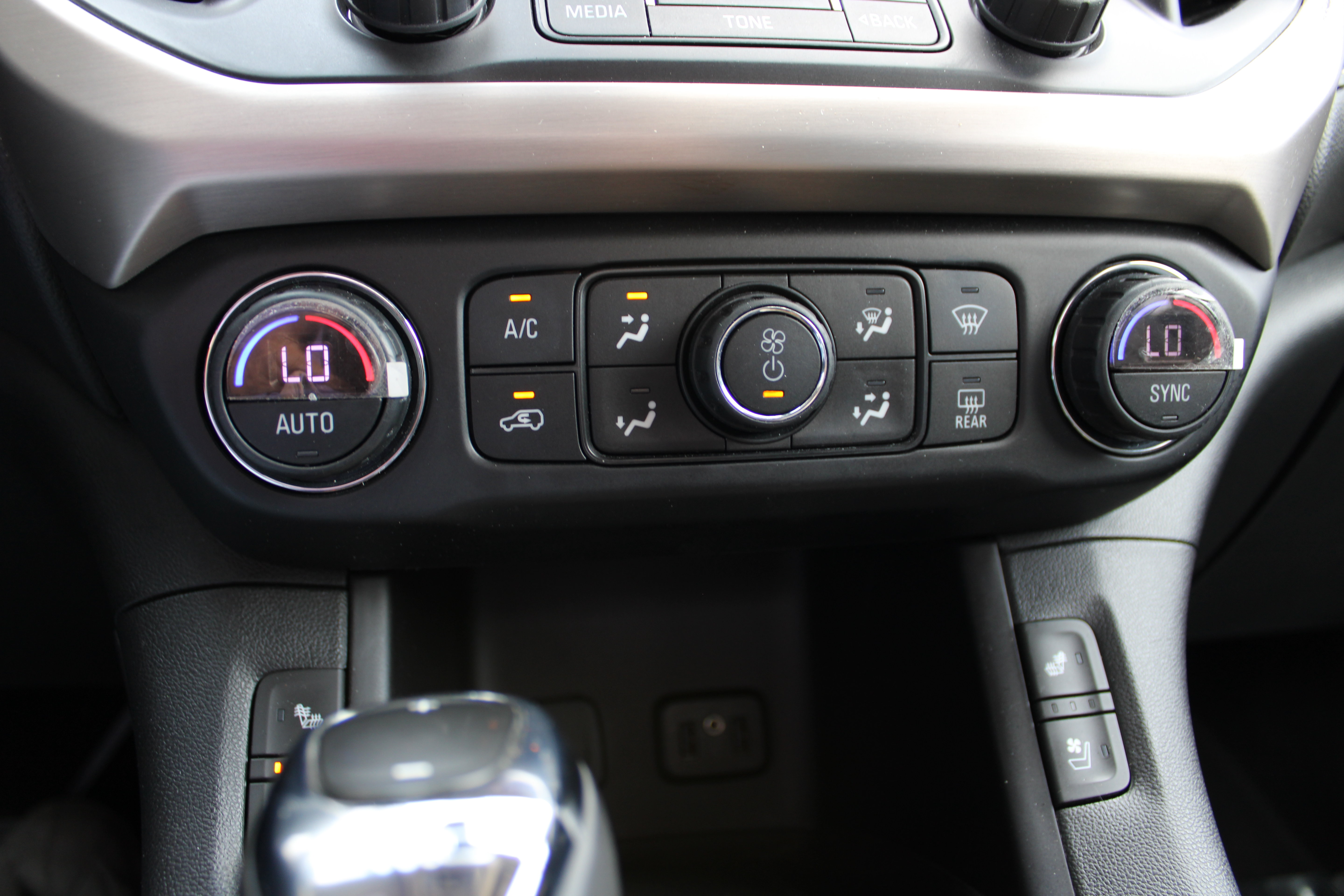 Used 2019 GMC Acadia Denali w/ Technology Package FWD image 23