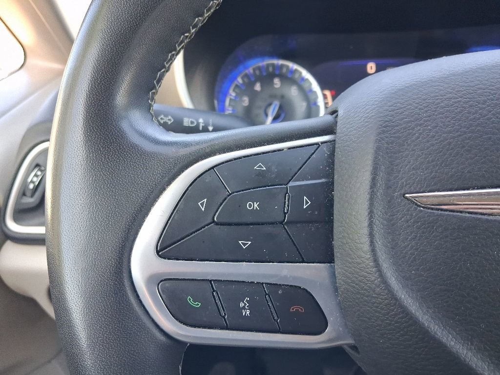 Used 2022 Chrysler Pacifica Touring-L FWD image 26