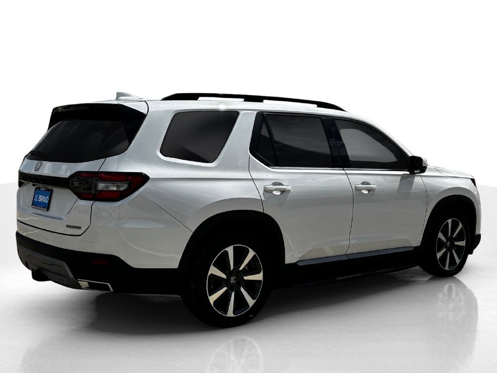 Used 2025 Honda Pilot Touring image 6