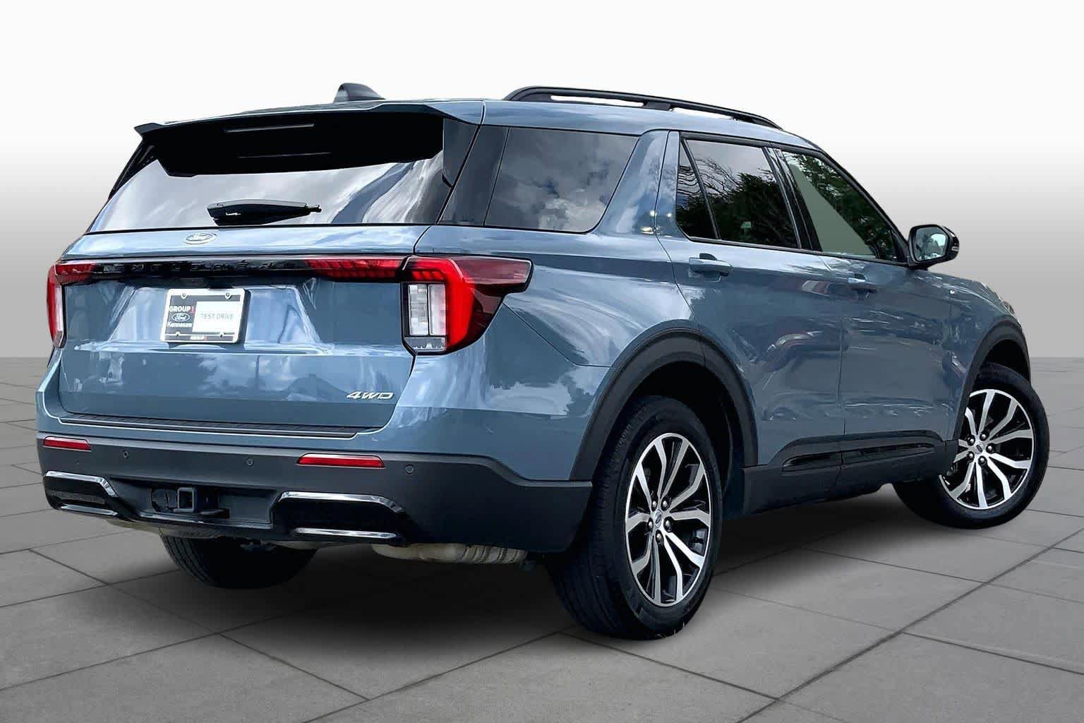 Used 2025 Ford Explorer ST-Line AWD/4WD image 13